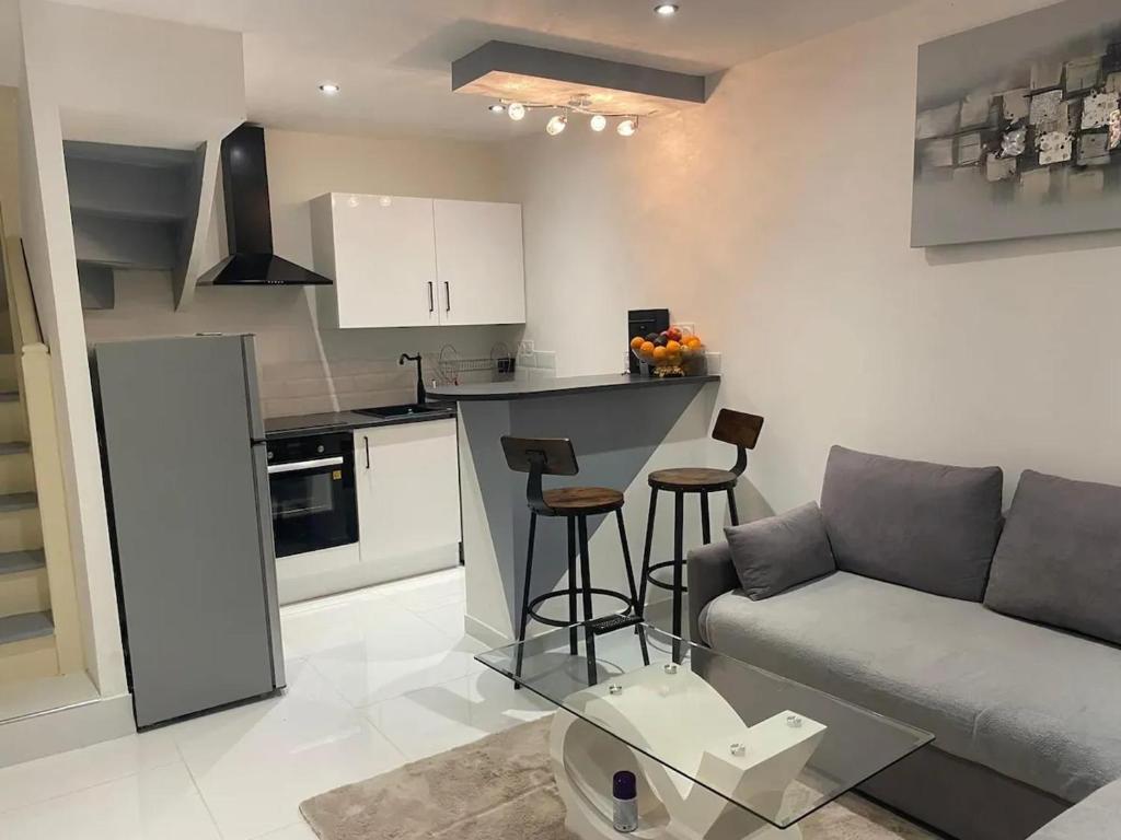 Nhà bếp/bếp nhỏ tại Maison accueillante à Trèbes avec 2 chambres
