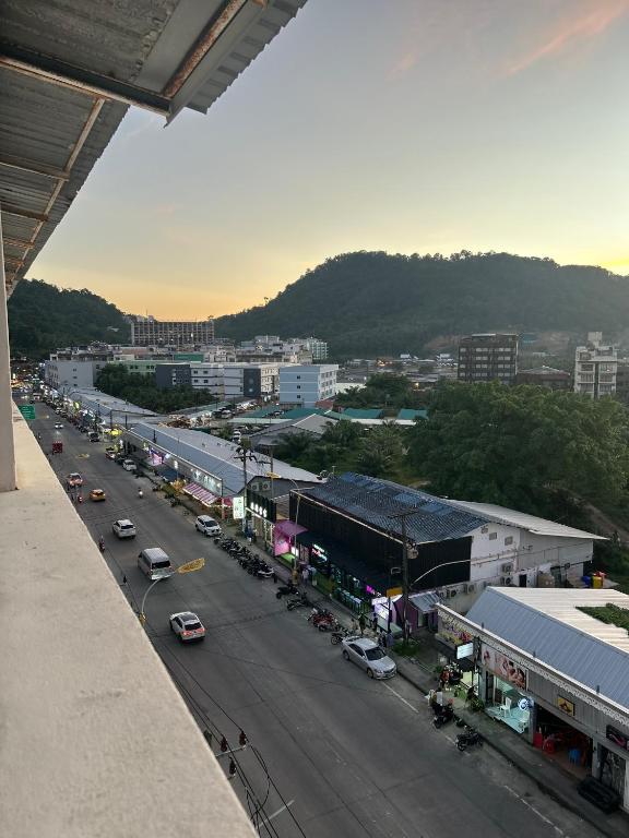 Sereneburi Patong Hotel - Resim 6