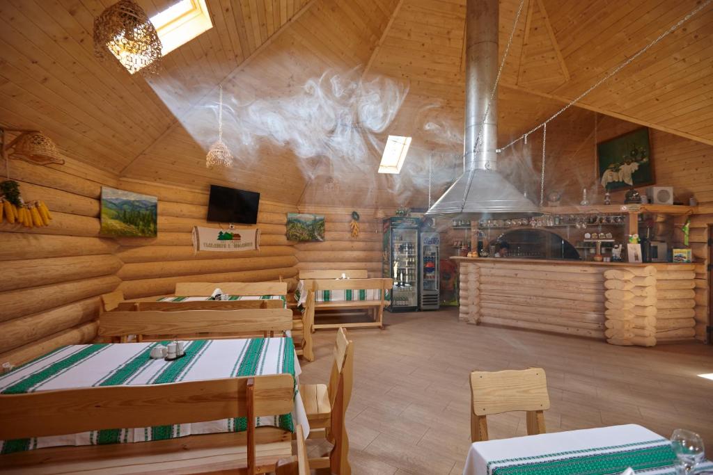 Restaurace v ubytování Chudodievo in Chynadievo Mini-Hotel