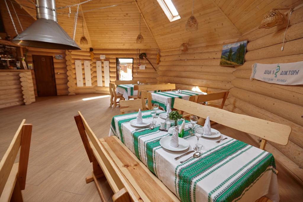 Restaurace v ubytování Chudodievo in Chynadievo Mini-Hotel