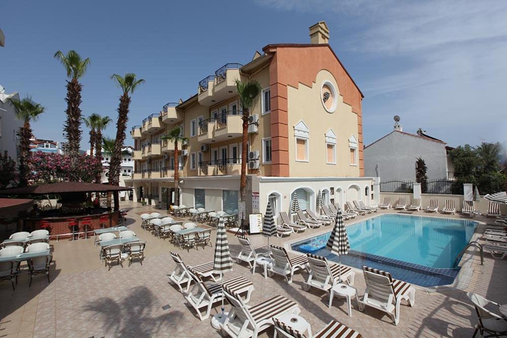 Bazén v ubytování Fidan Apart Hotel nebo v jeho okolí