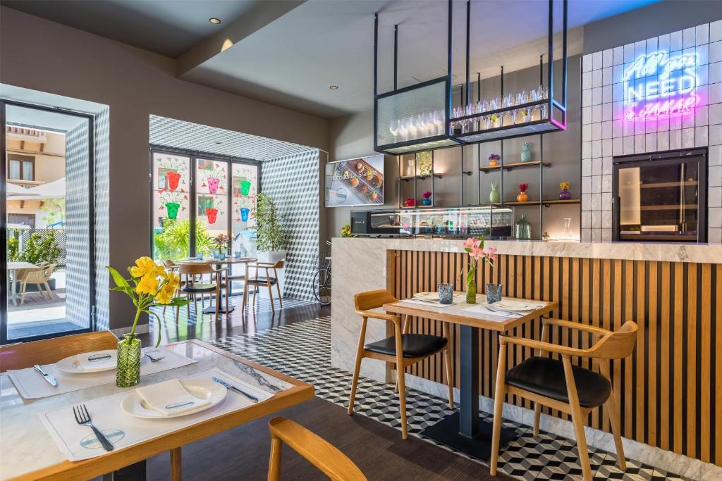 Occidental Granada - Resim 14