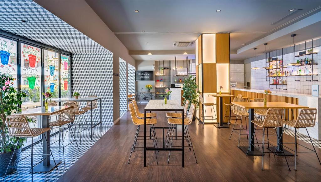 Occidental Granada - Resim 13