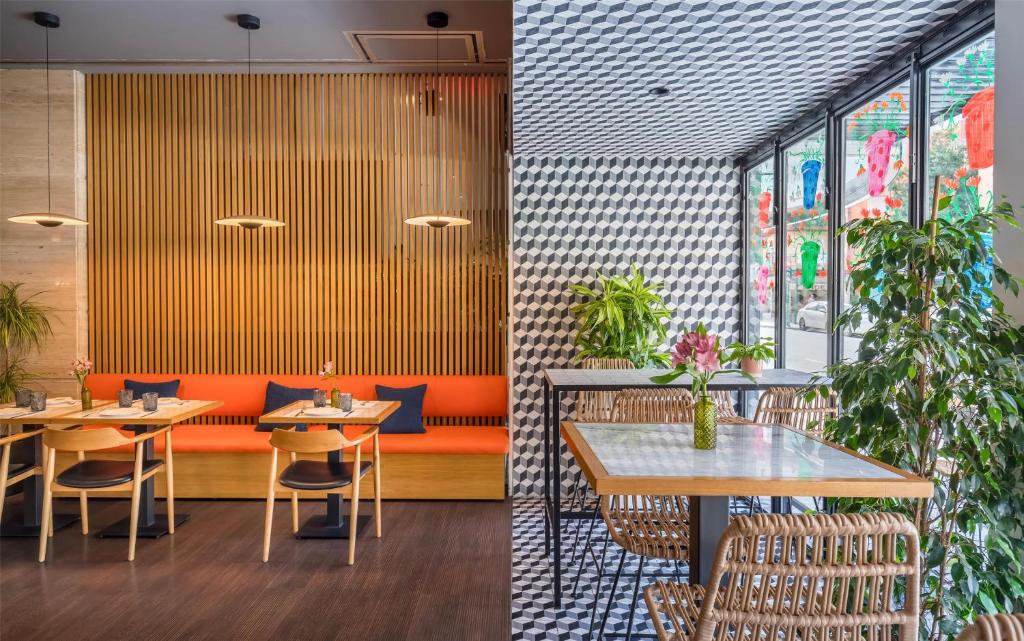 Occidental Granada - Resim 15