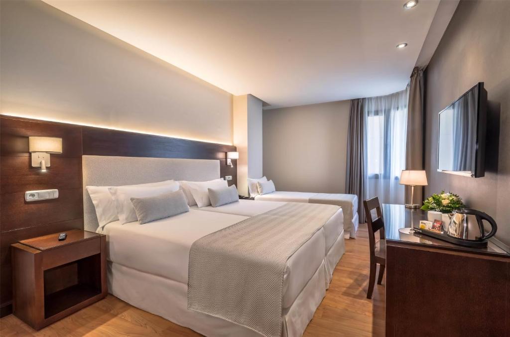 Occidental Granada - Resim 42