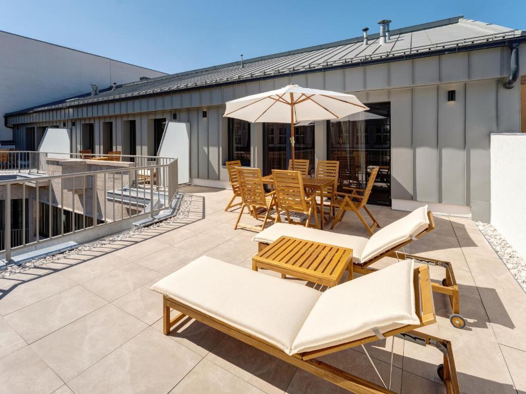 Mamaison Hotel Chain Bridge Budapest - Resim 17