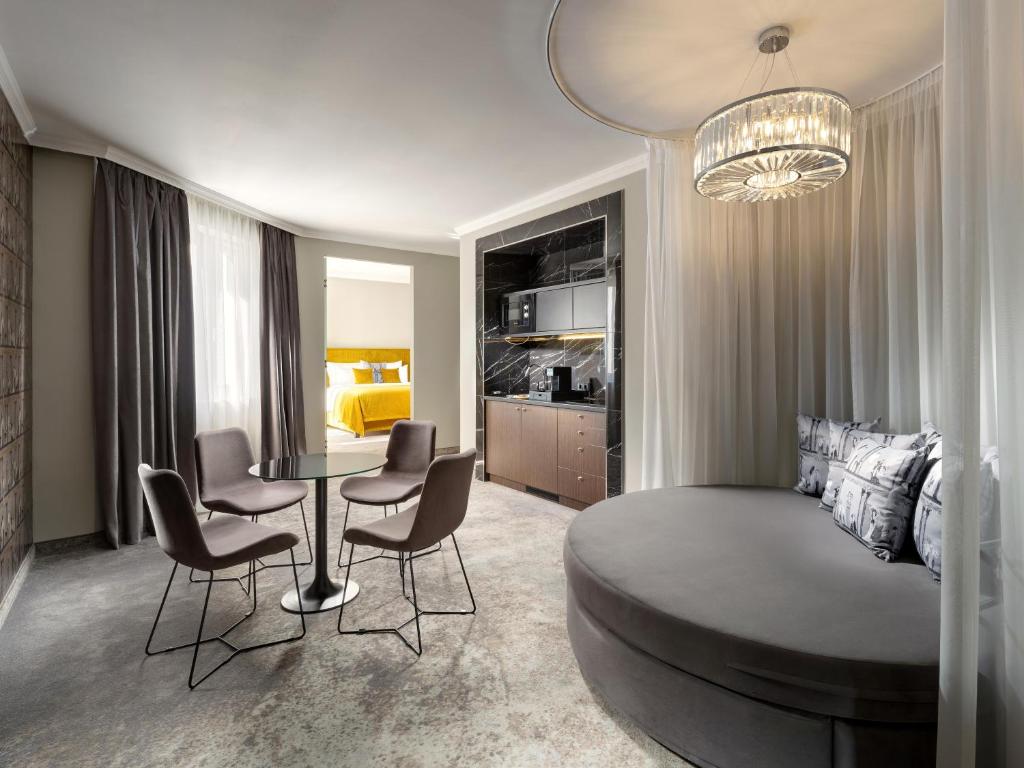 Mamaison Hotel Chain Bridge Budapest - Resim 26