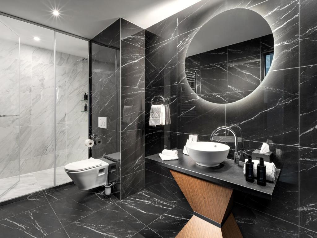 Mamaison Hotel Chain Bridge Budapest - Resim 31