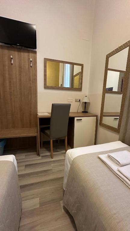 Hotel Montecarlo - Twin Room