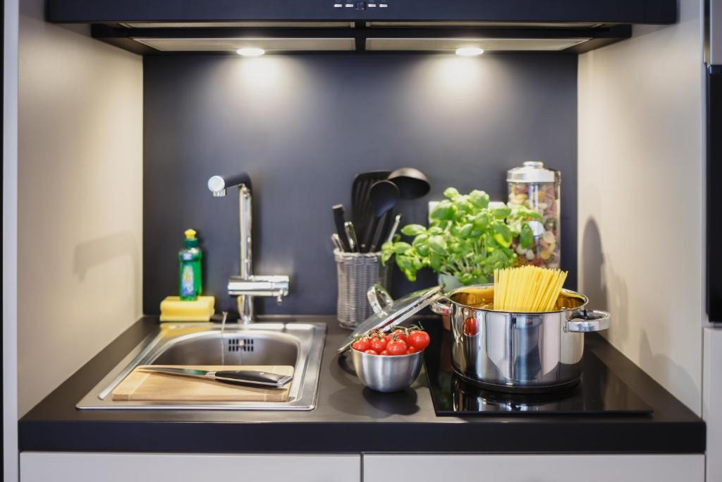 The Circus Living - 10