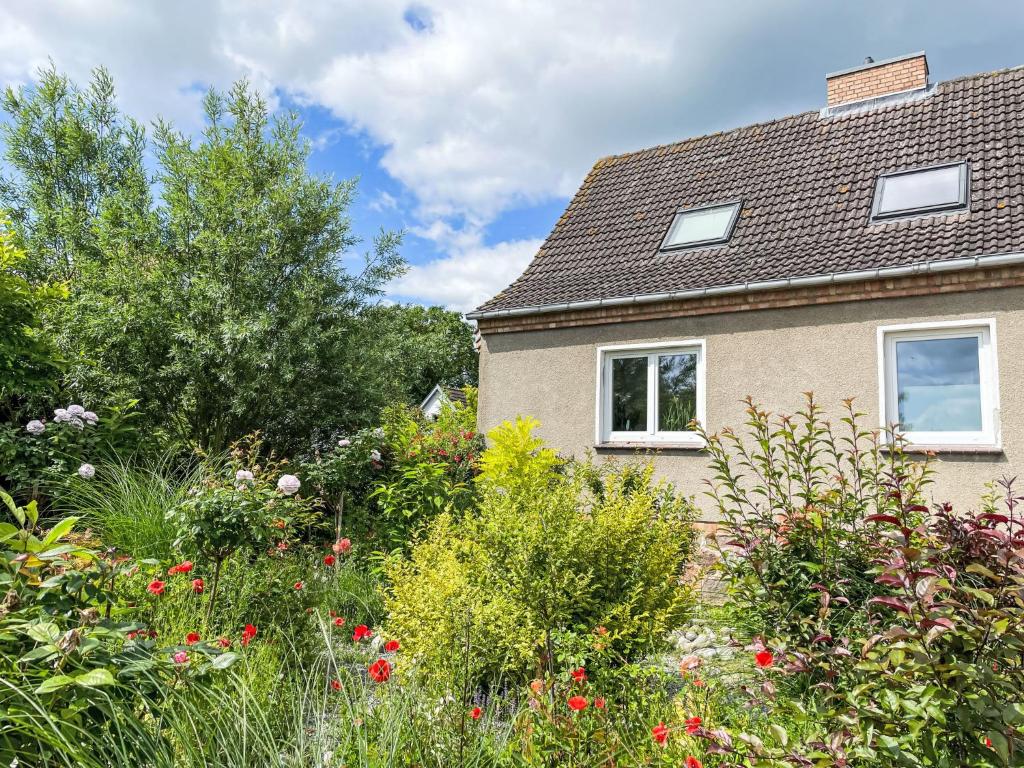 Vườn quanh Holiday Home Meerhaus by Interhome