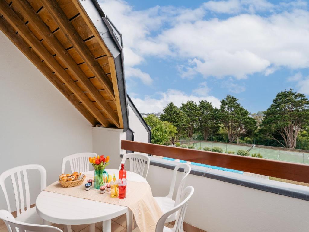 Μπαλκόνι ή βεράντα στο Apartment Piscine et Plage-2 by Interhome