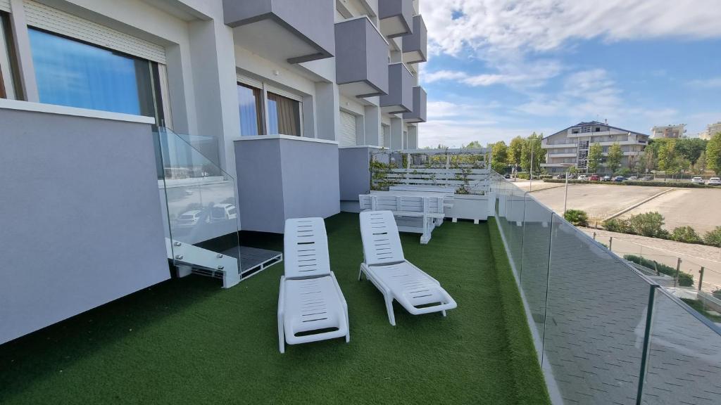 Hotel Residence Imperial - Apartamento T2 Frente Mar Com Terraço Relvado