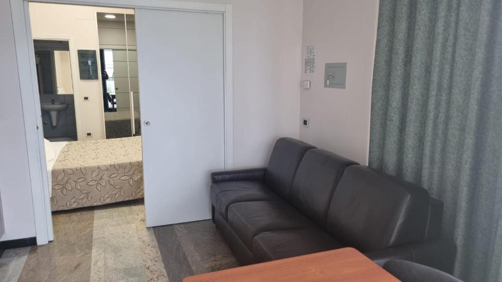 Hotel Residence Imperial - 一楼套房设有露台和小型私人花园