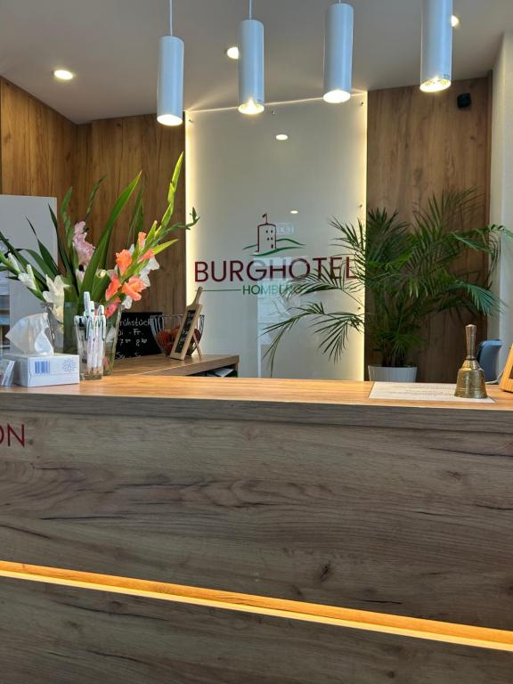 Ο χώρος του λόμπι ή της ρεσεψιόν στο Burghotel Homberg
