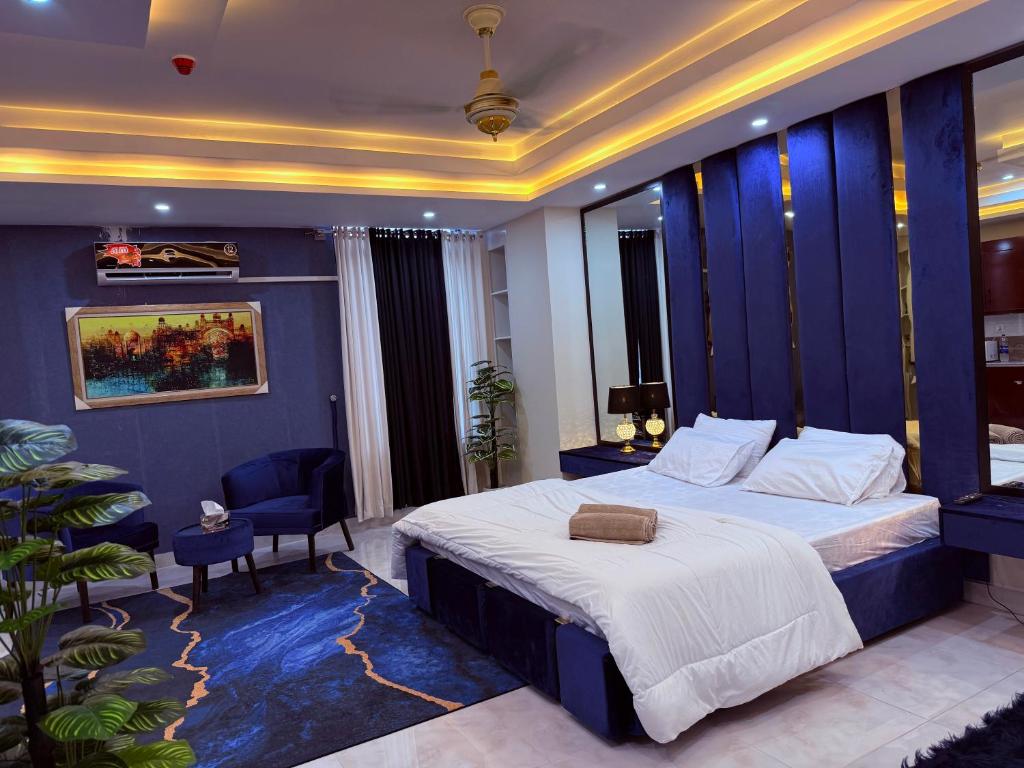 Ένα ή περισσότερα κρεβάτια σε δωμάτιο στο NovaLuxe Stays 1 bed Luxury apartment for families