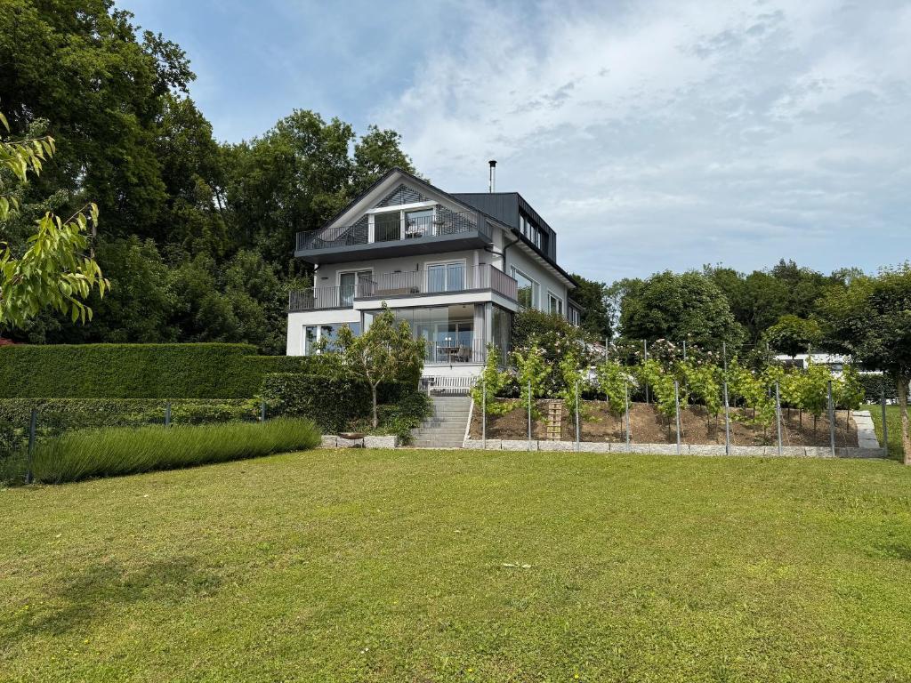 Κήπος έξω από το Fewo Müller mit See- und Bergblick