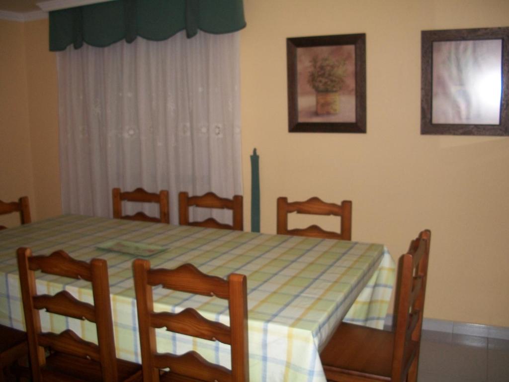 a dining room with a table and four chairs at Casa en Loira Marín in Marín