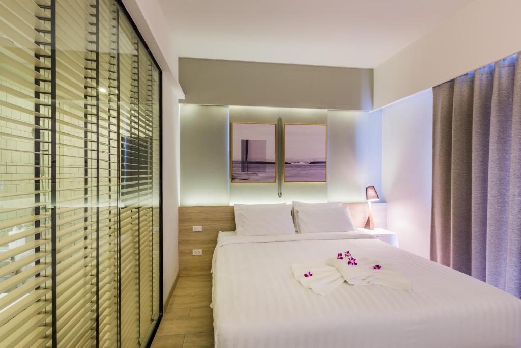 Postel nebo postele na pokoji v ubytování Snoozz Hotel Krabi
