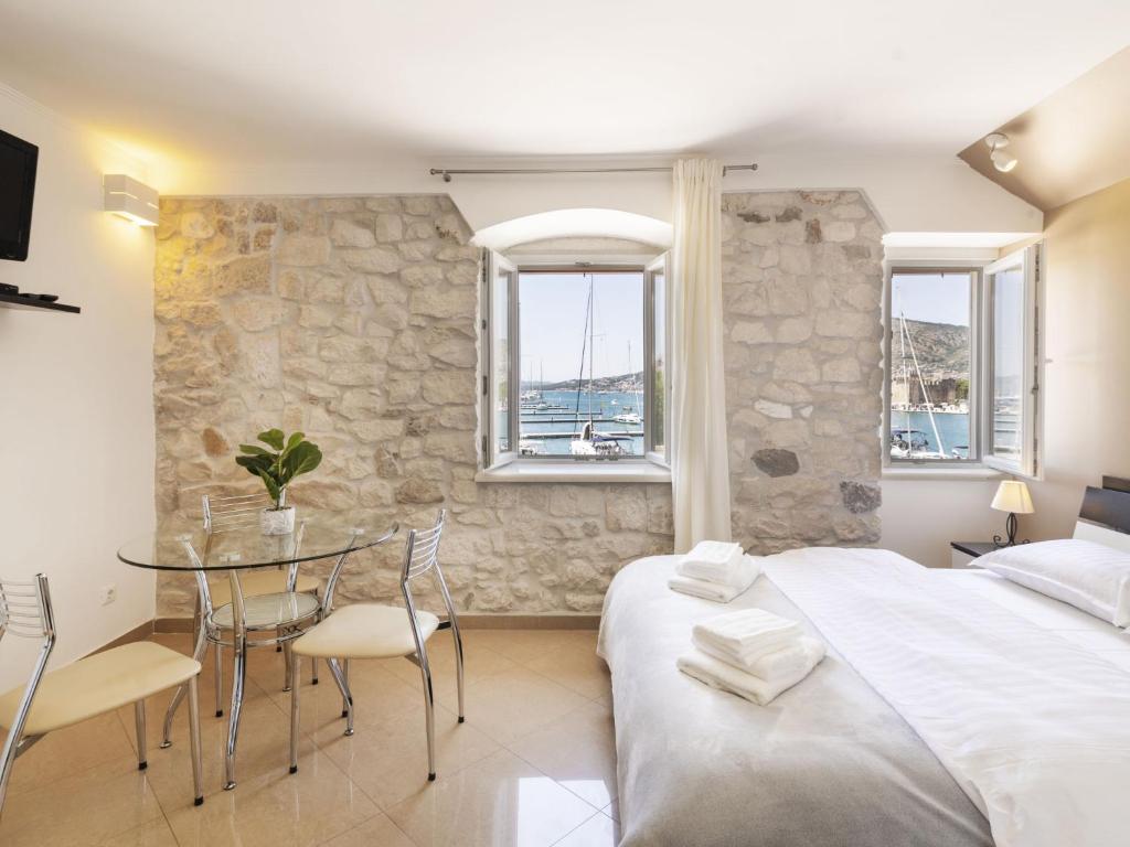 Postel nebo postele na pokoji v ubytování Apartment Lučica-2 by Interhome