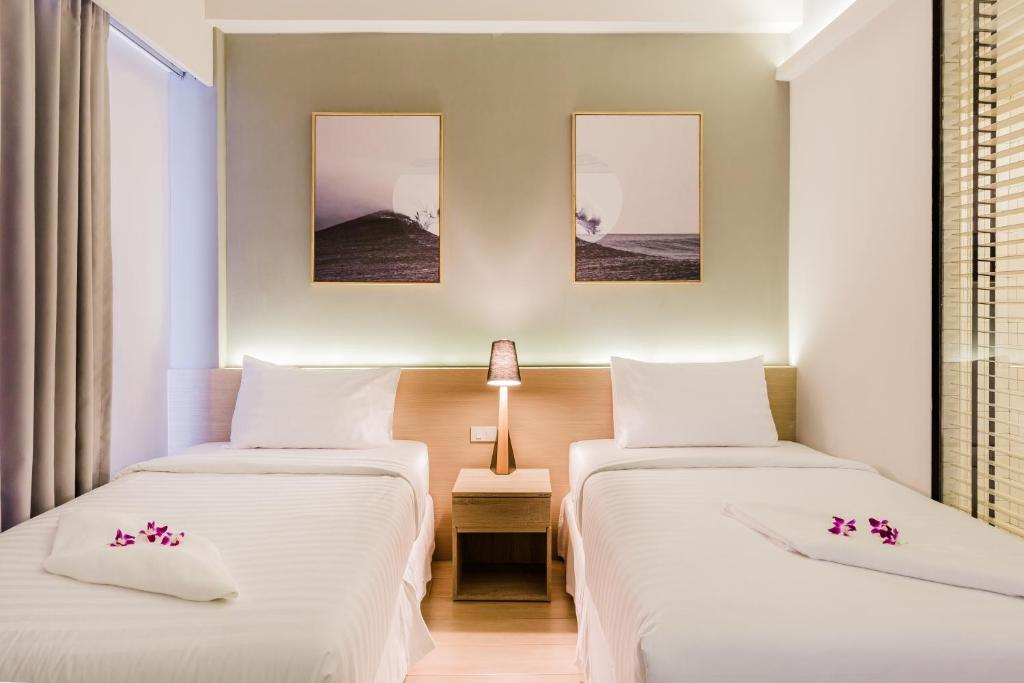 Postel nebo postele na pokoji v ubytování Snoozz Hotel Krabi