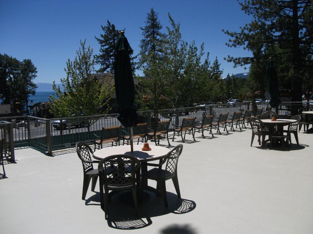 Restaurace v ubytování Pepper Tree Inn Tahoe City