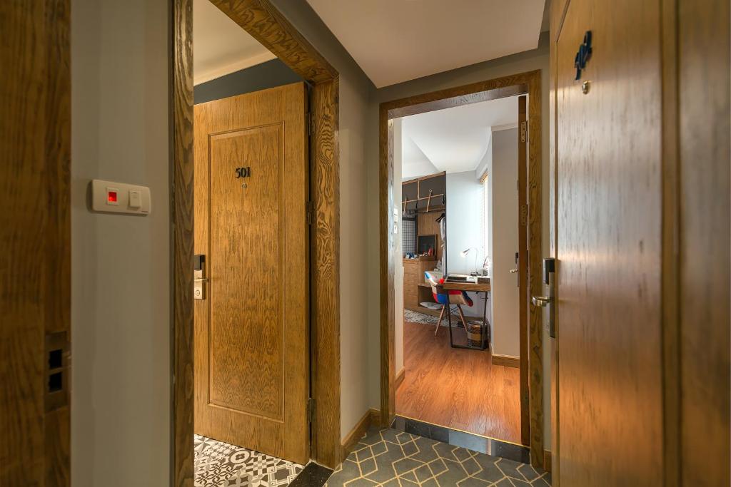 Bespoke Trendy Hotel Hanoi - 12