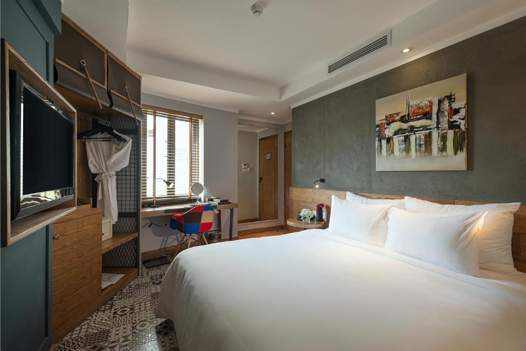 Bespoke Trendy Hotel Hanoi - 13
