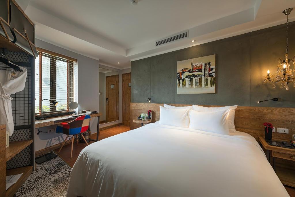 Bespoke Trendy Hotel Hanoi - 16