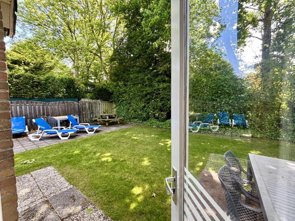 En have udenfor Apartment Boszicht 6 by Interhome