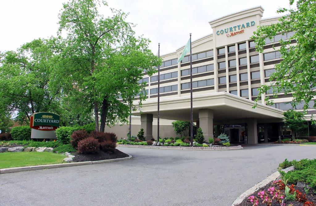 Courtyard by Marriott Lyndhurst/Meadowlands photo