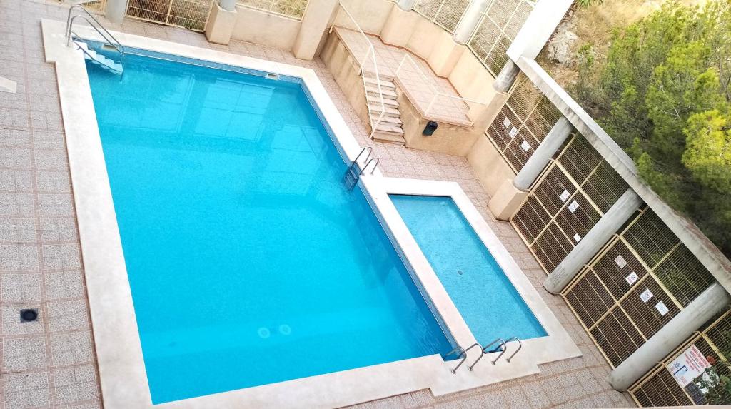 an overhead view of a swimming pool in a building at Van-Dyck, ESC-4, 6-24 PK 18 in Cullera