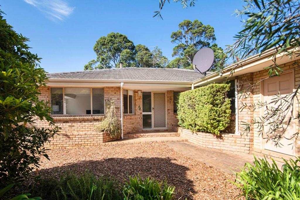 a home with a brick house at Margs Retreat in Margaret River Town