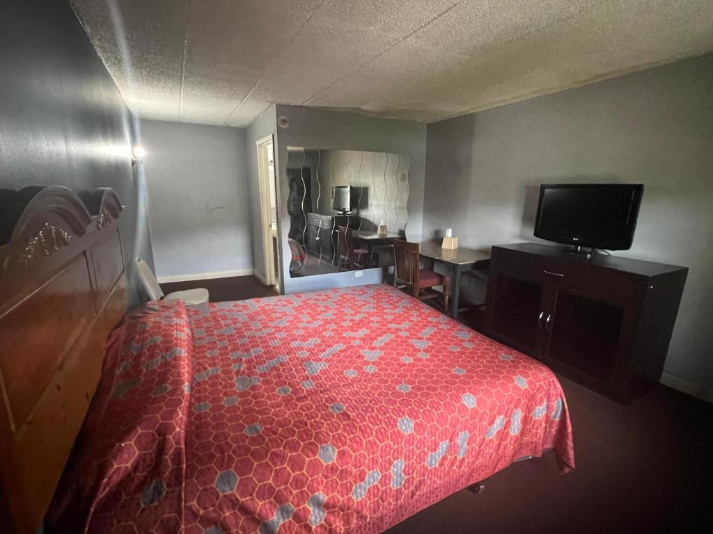 Capital O Empire Motel Chicago I-94 - King Bed Smoking
