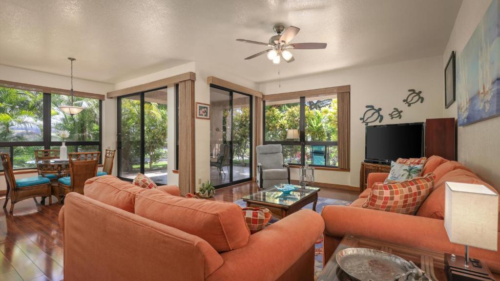 Μια τηλεόραση ή/και κέντρο ψυχαγωγίας στο Spectacular Ground Floor Condo Sleeps 5