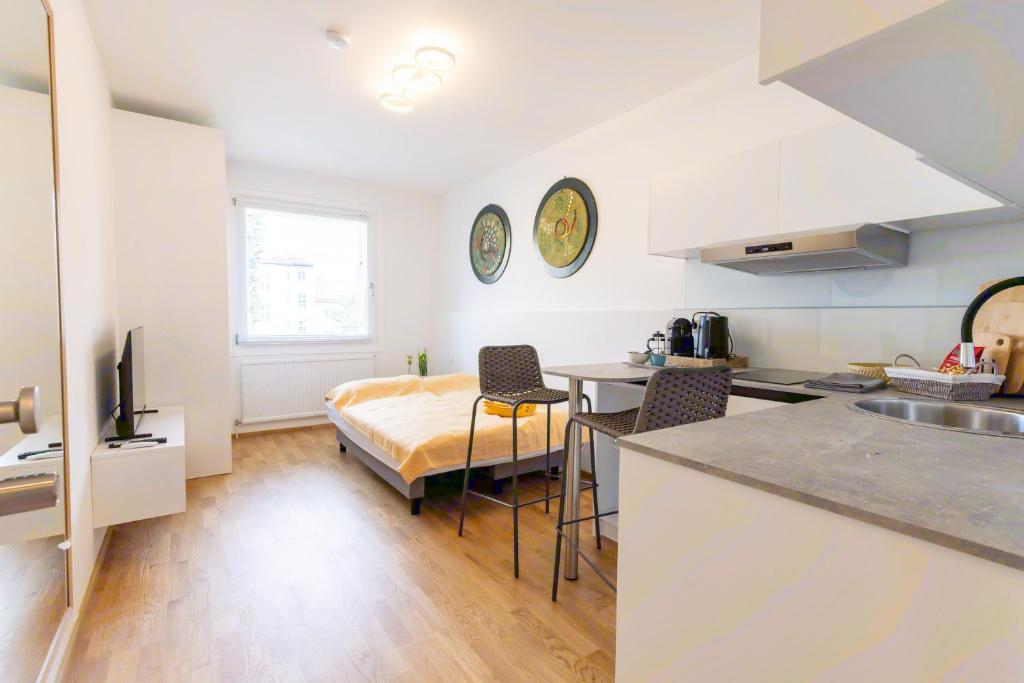2BR Getaway w Balcony & Fast WiFi, Near Tram