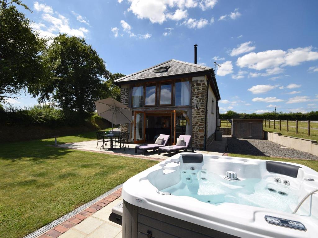 a bath tub sitting in front of a house at 1 Bed in Dulverton 59339 in Knowstone