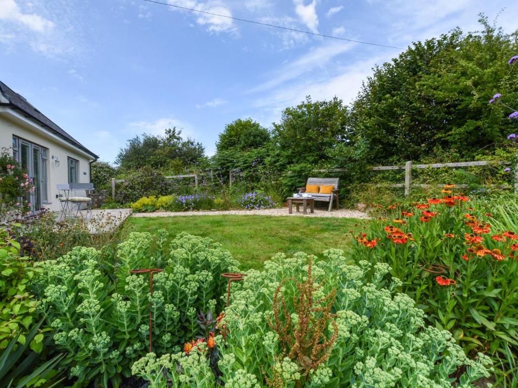 Κήπος έξω από το 1 Bed in Great Torrington 89636
