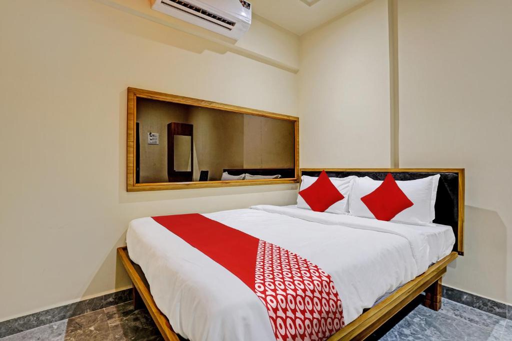 Hotel O Meet Point Guest House - Housity