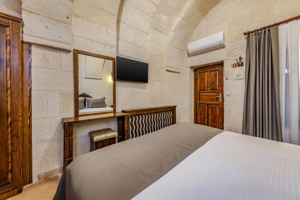 Castle Cave Hotel - 18