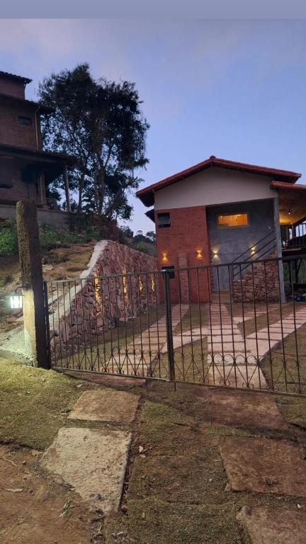 Το κτήριο όπου στεγάζεται  η παραθεριστική κατοικία