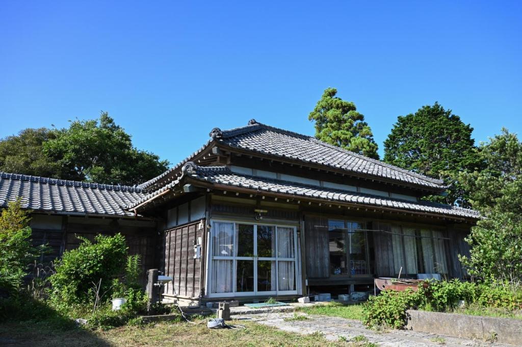 an old japanese house in a garden at Kikubari - Vacation STAY 88953v in Isumi
