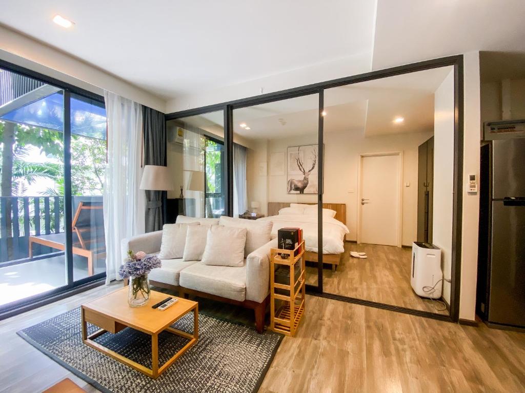 Posezení v ubytování The Deck condominium Patong beach