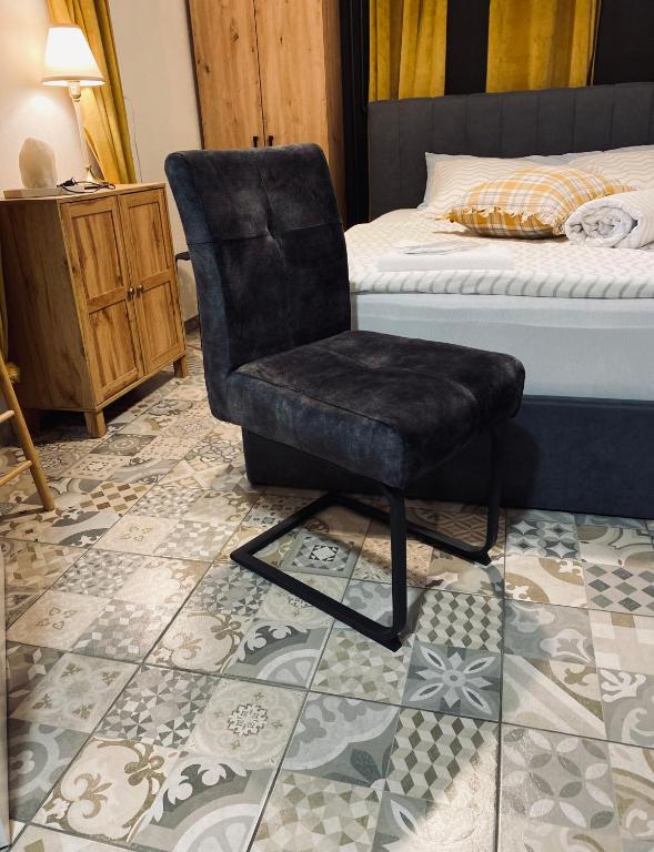 Postel nebo postele na pokoji v ubytování Rooms & Apartment ZALA Airport shuttle option