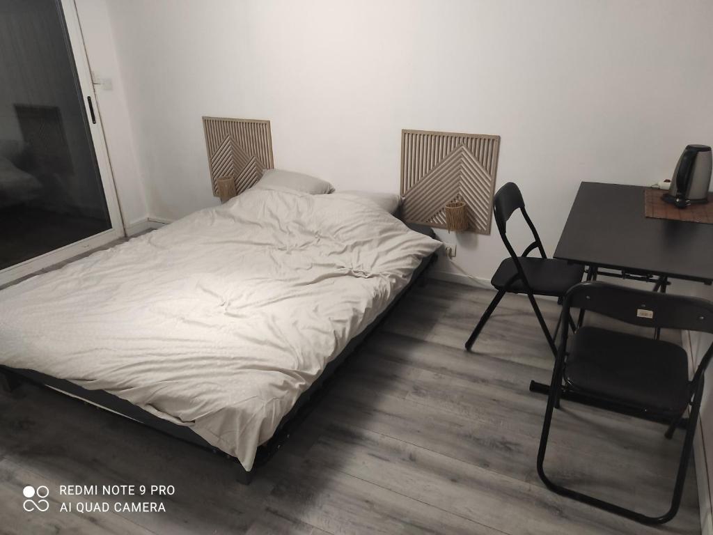 Ένα ή περισσότερα κρεβάτια σε δωμάτιο στο Location vacances chez nana