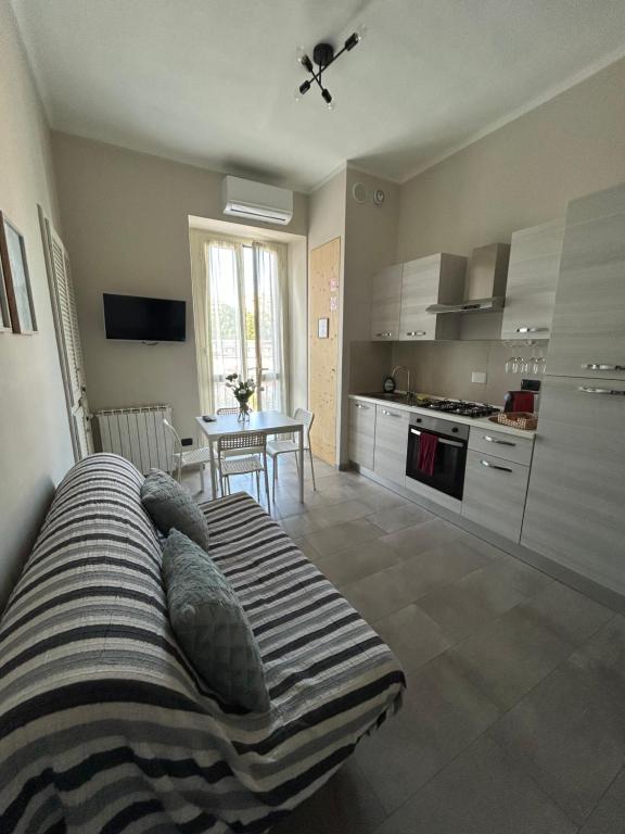 Η κουζίνα ή μικρή κουζίνα στο Casa Foligno, grazioso appartamento in Torino