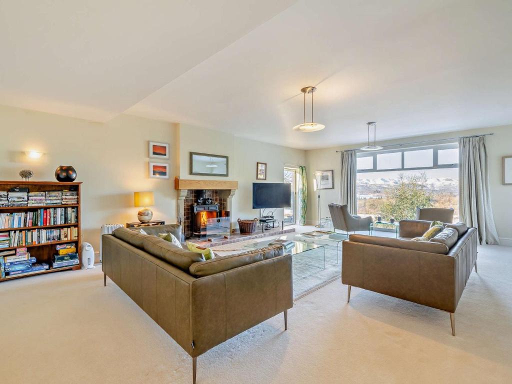 TV a/nebo společenská místnost v ubytování 5 Bed in Windermere 93302