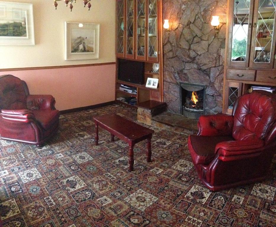 Posezení v ubytování Eriu Lodge