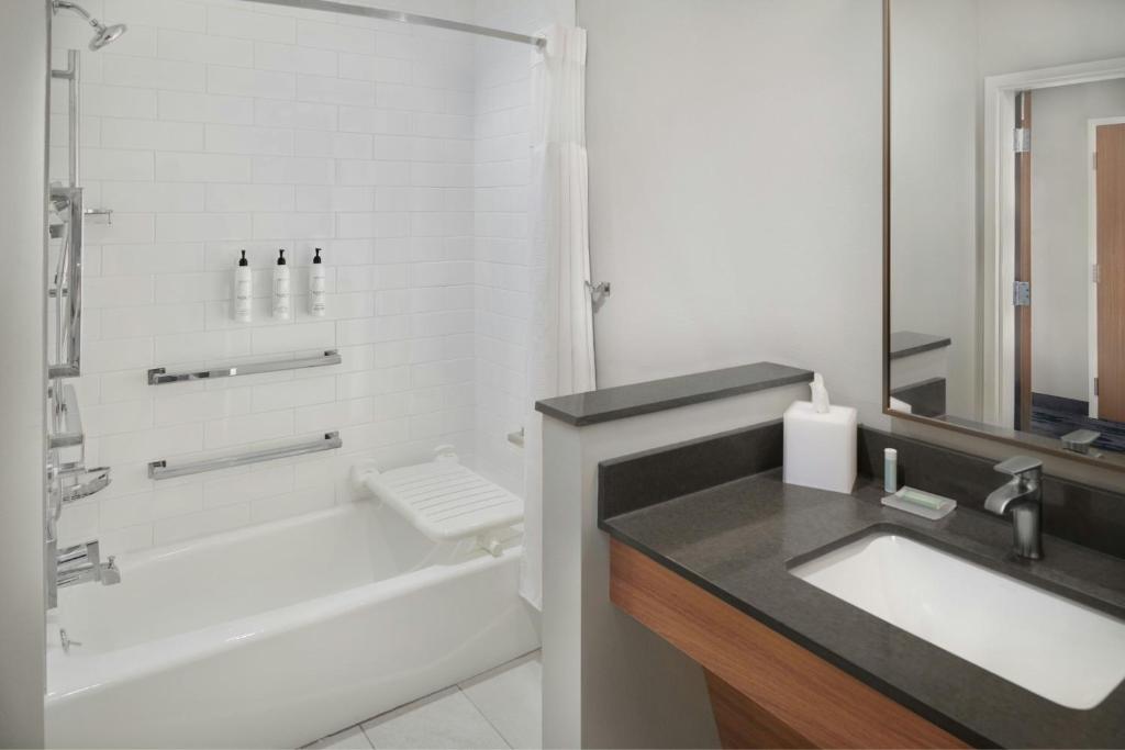 Fairfield by Marriott Inn & Suites Columbus - Suite Mit Kingsize-Bett Und Schlafsofa