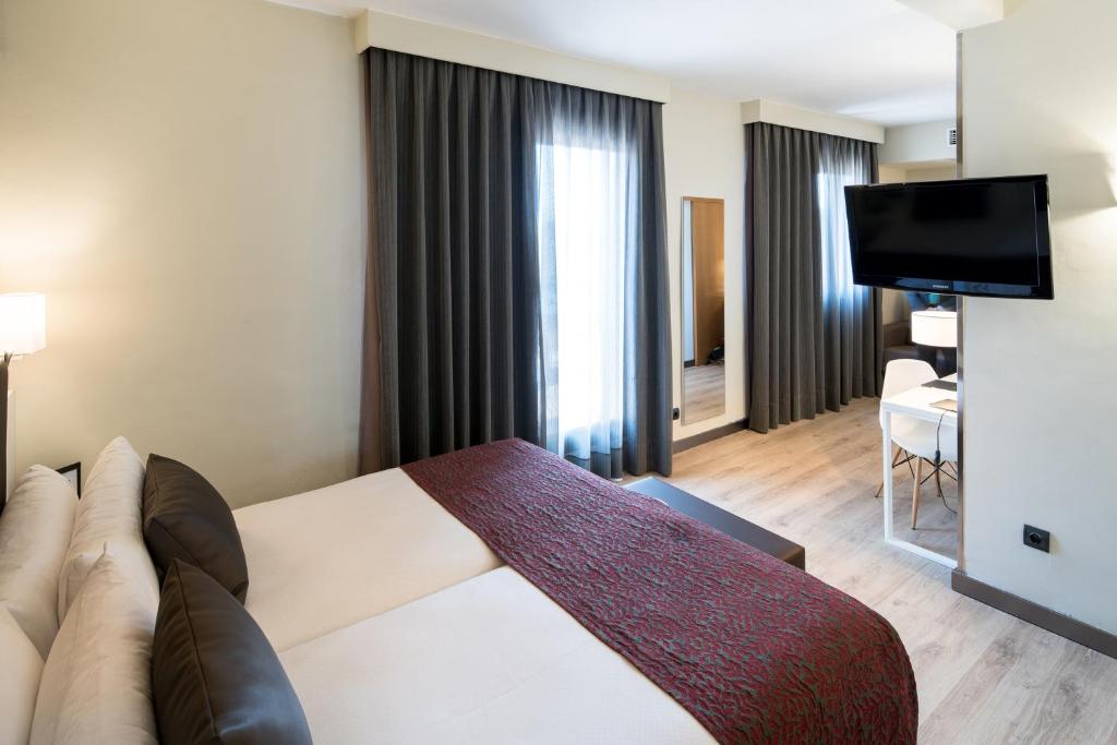 Catalonia Castellnou - Resim 23